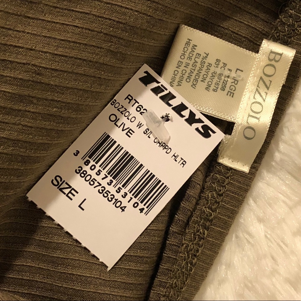 3/$30 olive halter crop - Picture 5 of 6